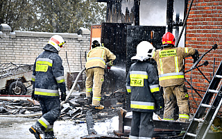 Pożar obory pod Ełkiem. Służby oszacowały straty